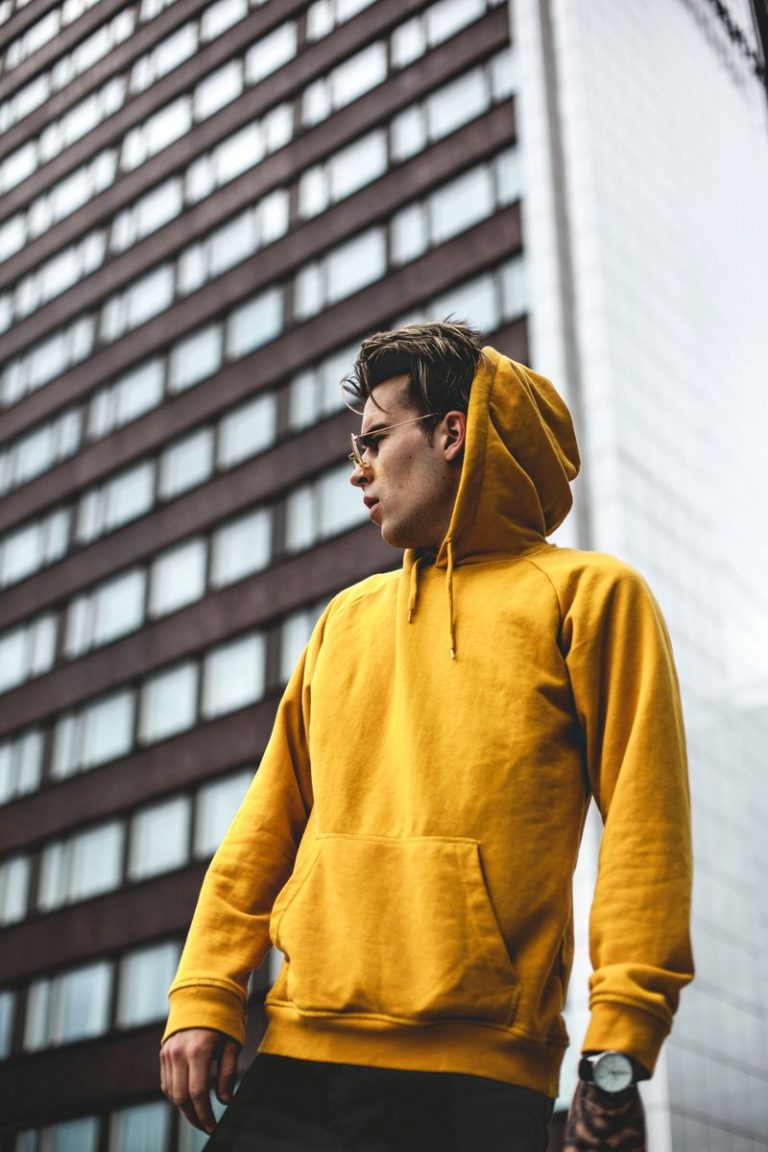 Tactile Modernism: Why Natural Fibers and Earth Tones Dominate Urban Aesthetics