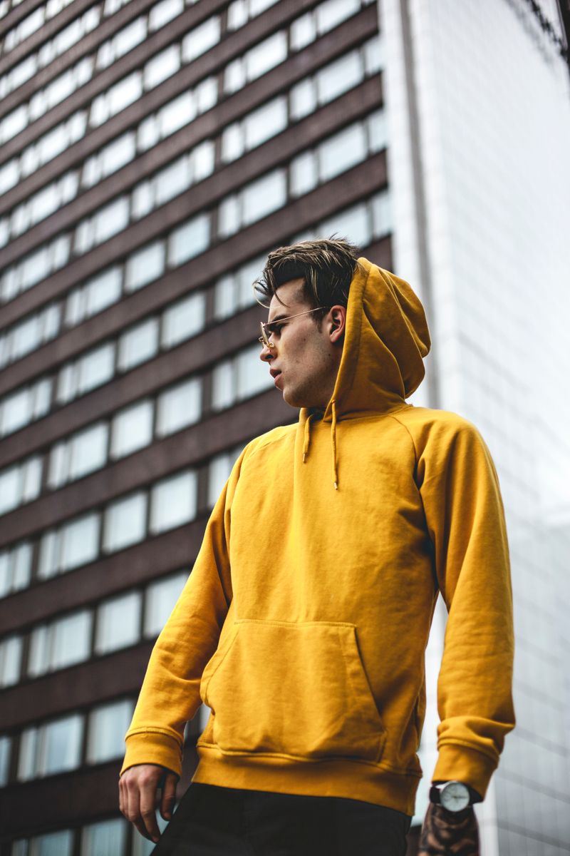 Tactile Modernism: Why Natural Fibers and Earth Tones Dominate Urban Aesthetics